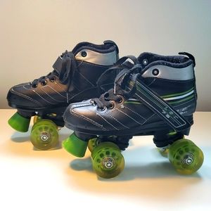 Roller derby rollerskates size 3